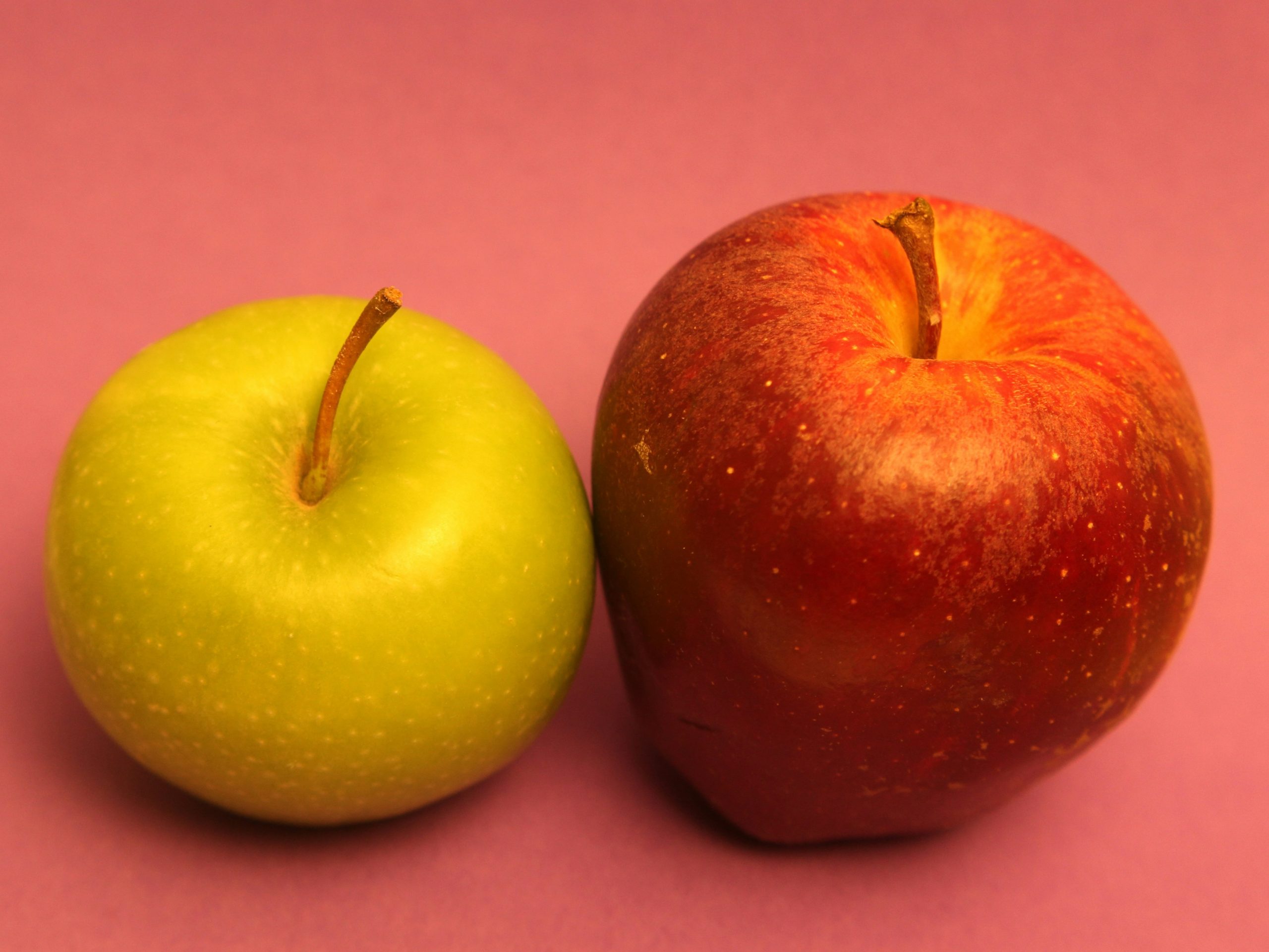 Comparison chart contrasting strong vs weak certification traits