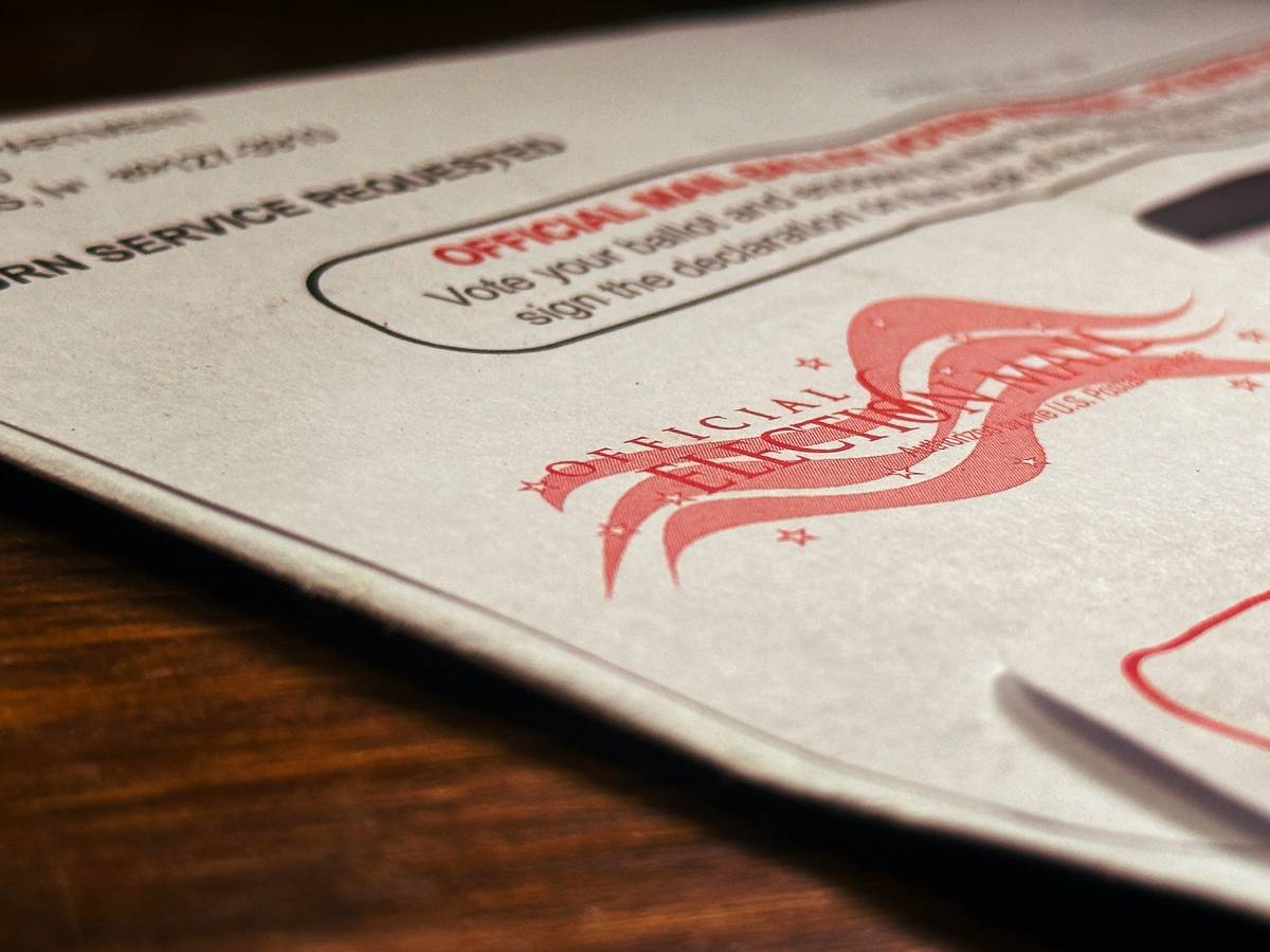 Graphic comparing three popular tax education courses, showing duration, cost, and accreditation status.