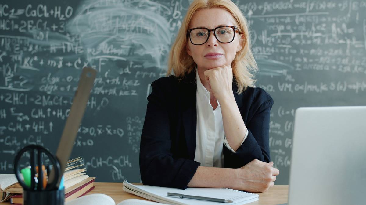 An experienced tax instructor leading a classroom discussion.